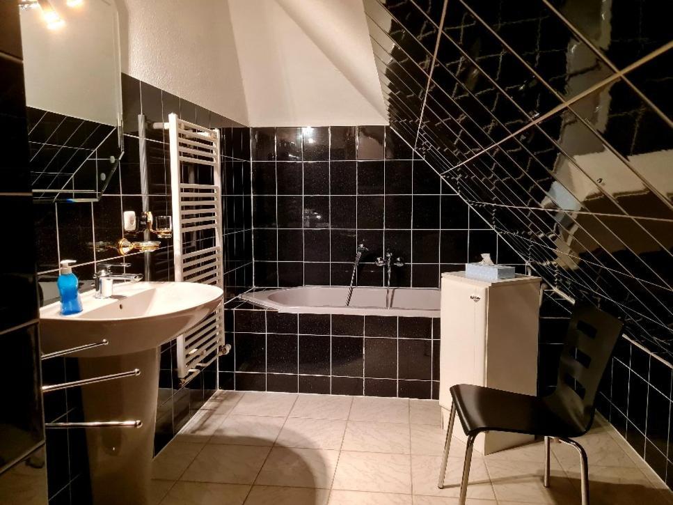 Ferienwohnung Alte Und Neue Buednerei Groß Zicker Exterior foto